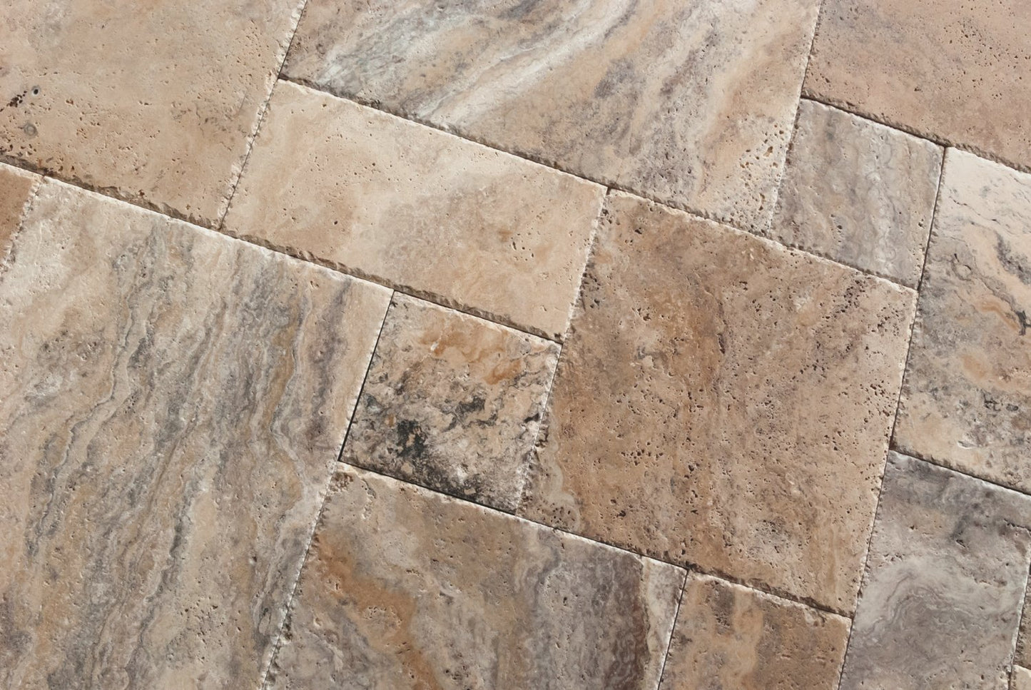 Philadelphia Travertine Versailles / Ashlar Pattern Tiles, Unfilled / Brushed & Chiseled (Lot of 72 Sq. Ft. (9 Bundles)) - Tilefornia