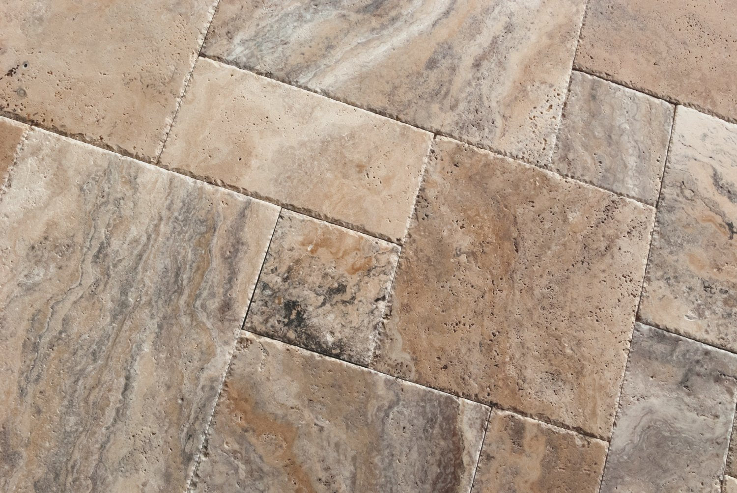 Philadelphia Travertine Versailles / Ashlar Pattern Tiles, Unfilled / Brushed & Chiseled (Lot of 72 Sq. Ft. (9 Bundles)) - Tilefornia